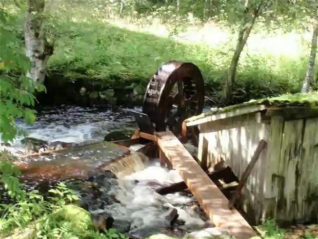 Poncelet waterwheel